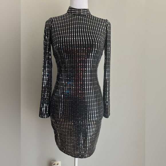 Sequin Hearts Dresses & Skirts - Sequin Hearts Pleated Black Mini Dress Open Back Long Sleeve Women Junior Sz 1